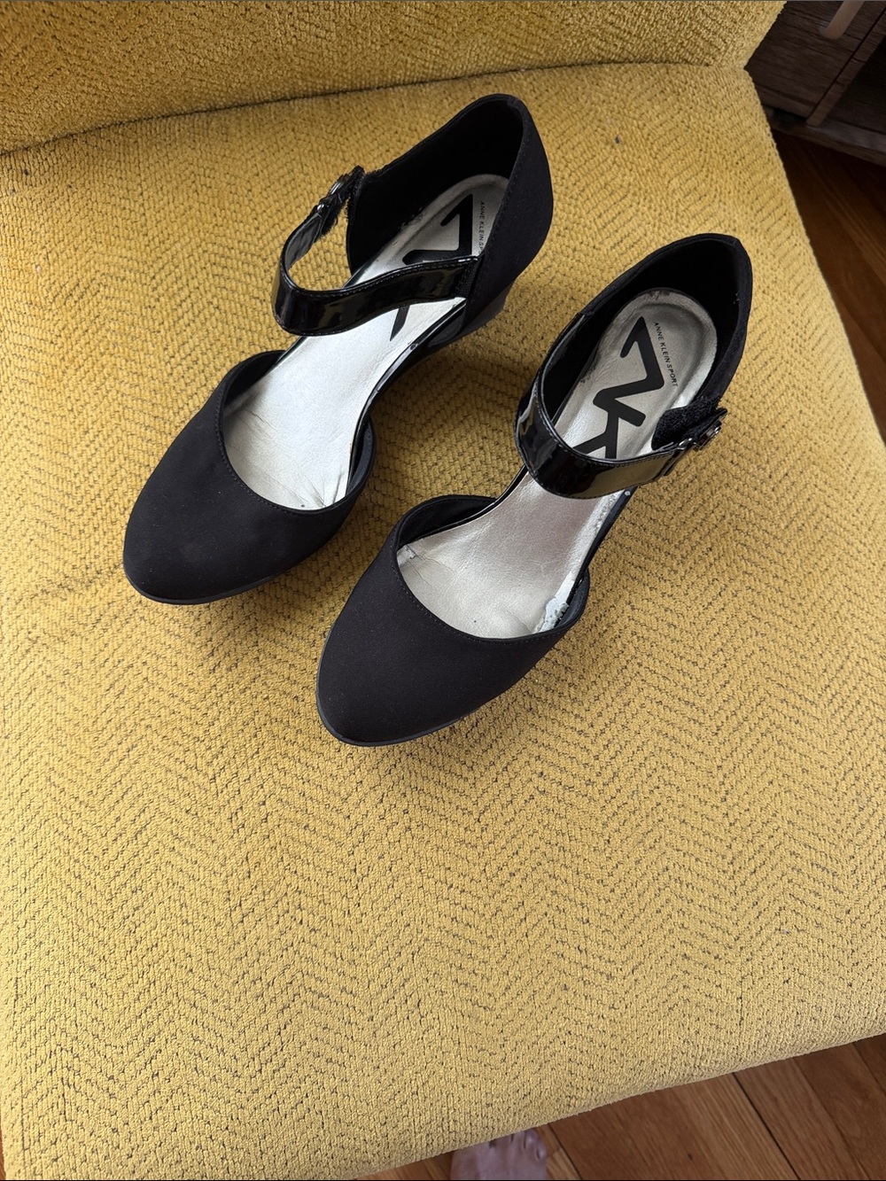 Black Women's Ankle-Strap Pump